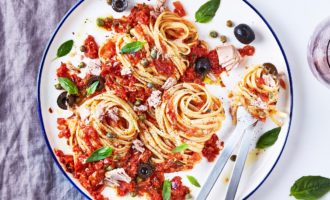 готовые спагетти с тунцом